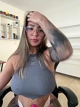 Show modela maferalvarexxx na web-kameri