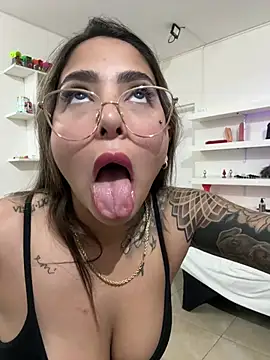 Show modela maferalvarexxx na web-kameri