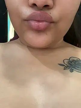 Pink_BabyDoll: διαδικτυακό σόου στην κάμερα