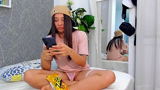 ViictoriiaSaenz's Live XXX Chat