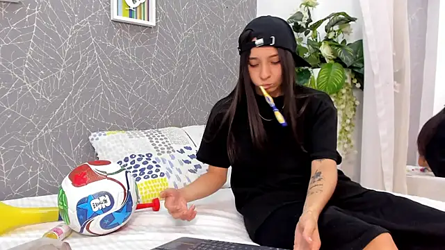 ViictoriiaSaenz's Live XXX Chat