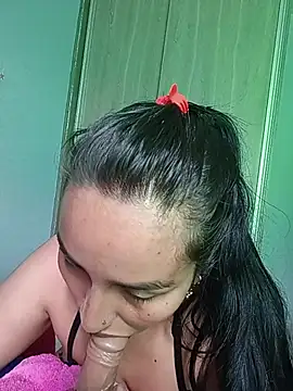 LunaRouuse_ Show in webcam