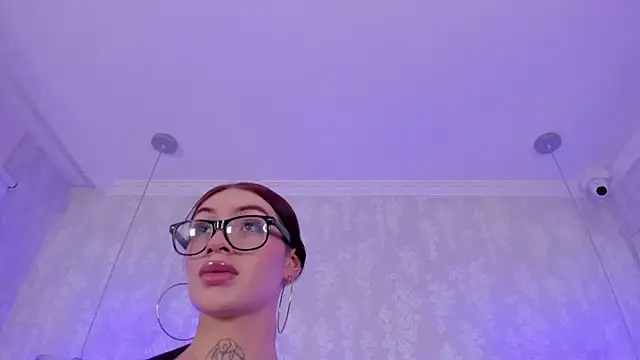 lizz_lunna: διαδικτυακό σόου στην κάμερα