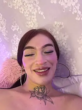 lizz_lunna Show in webcam