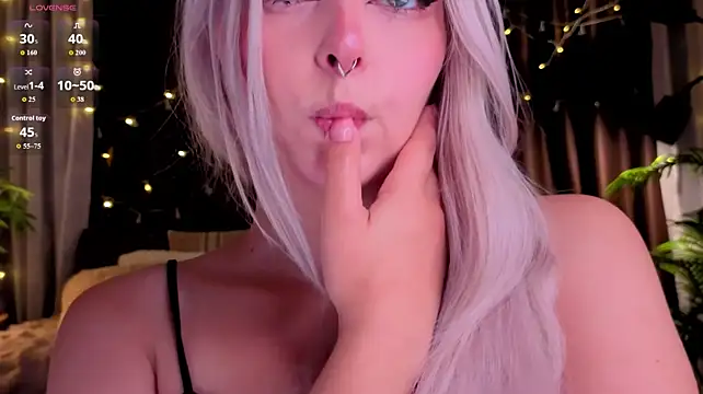 צ'אט XXX בשידור חי של ShyniAlice