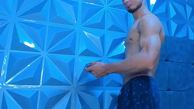 Adonys_Lewis_ Pertunjukan Webcam