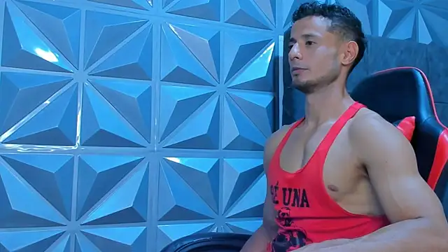 Adonys_Lewis_n Webbikameraesitys