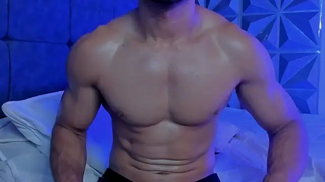 Adonys_Lewis_: διαδικτυακό σόου στην κάμερα