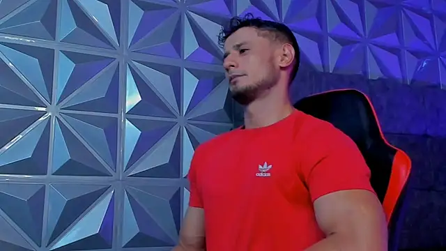 Adonys_Lewis_ Adlı Modelin Web Kamerası Şovu