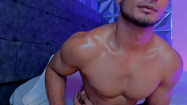 Adonys_Lewis_: διαδικτυακό σόου στην κάμερα