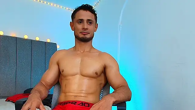 Pokazy przed kamerką – Adonys_Lewis_