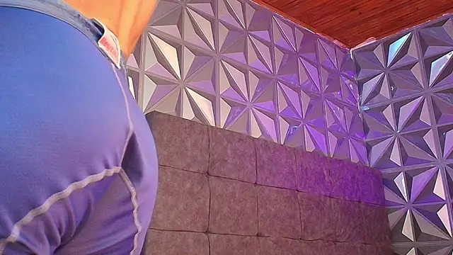 Adonys_Lewis_のウェブカメラショー