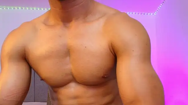 Adonys_Lewis_ Adlı Modelin Web Kamerası Şovu