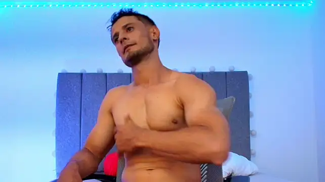 Adonys_Lewis_ Webcam-Show