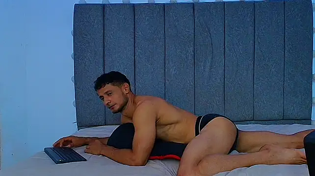 Adonys_Lewis_ Pertunjukan Webcam