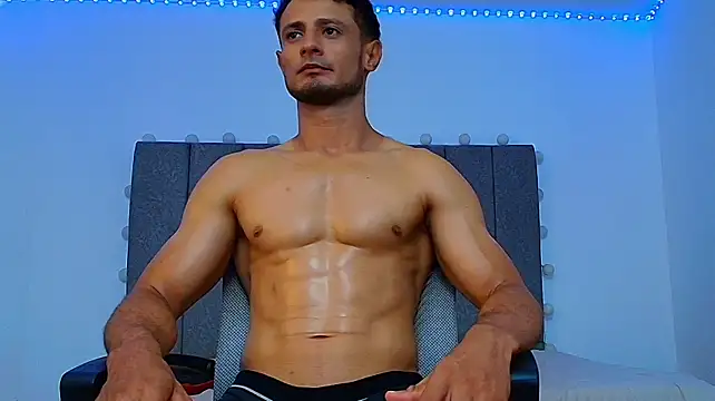 Pokazy przed kamerką – Adonys_Lewis_