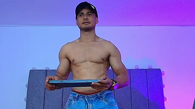 Chat XXX ao vivo de Adonys_Lewis_