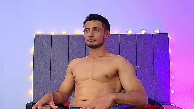 Adonys_Lewis_ Adlı Modelin Canlı XXX Sohbeti