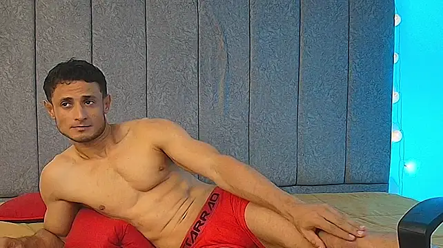 Show modela Adonys_Lewis_ na web-kameri