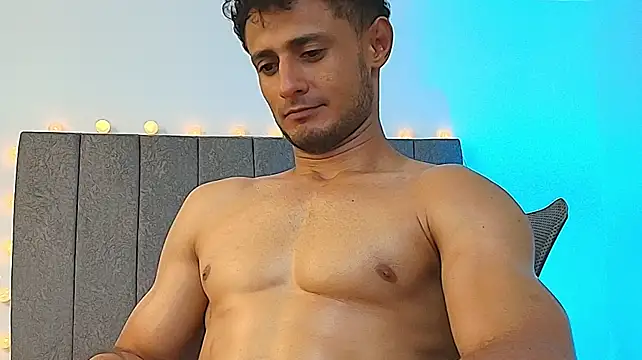 Adonys_Lewis_ Pertunjukan Webcam