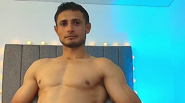 Adonys_Lewis_ Pertunjukan Webcam