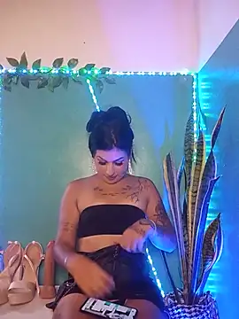 Naomy2033 Шоу с уебкамера