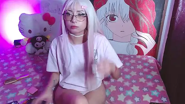 Show modela kittymiauu444 na web-kameri