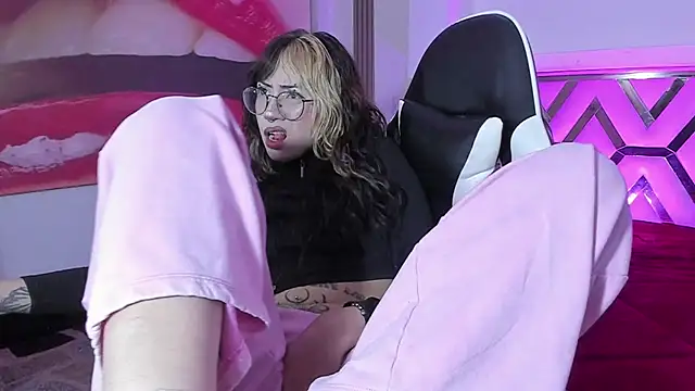 צ'אט XXX בשידור חי של kittymiauu444