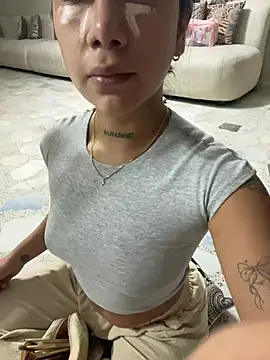 maaluh Adlı Modelin Canlı XXX Sohbeti