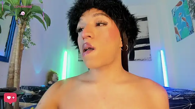Naughty_Blue Show in webcam