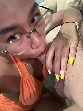 Ponthip 在線直播表演