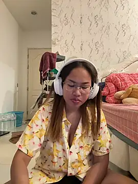 Ponthip's Webcam Show