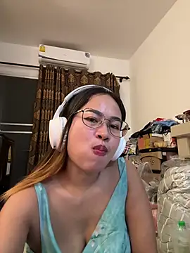 Ponthip's Webcam Show