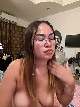 Ponthip's Webcam Show