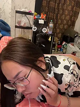 Pokazy przed kamerką – Ponthip