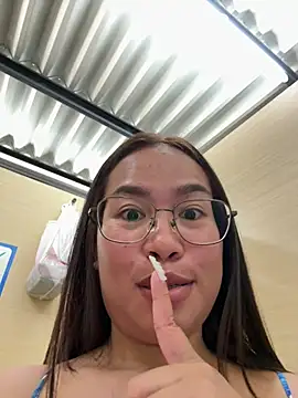 Ponthip's Webcam Show