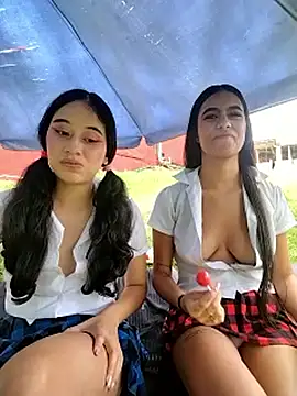 l0lita_emi: διαδικτυακό σόου στην κάμερα