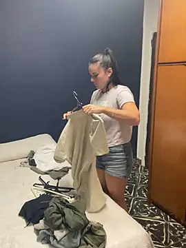 Naira_Dan Adlı Modelin Canlı XXX Sohbeti
