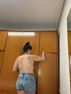 צ'אט XXX בשידור חי של Naira_Dan