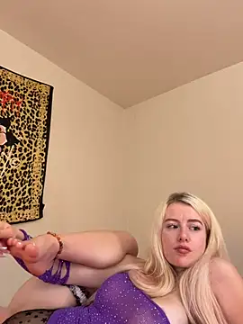 blondebunny999_999's Webcam Show