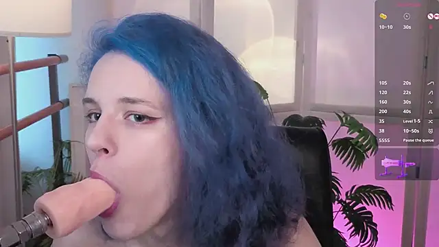 Show modela AuraLaunni na web-kameri