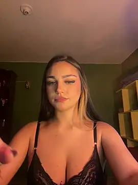 HoneybeeDiamonds Show in webcam