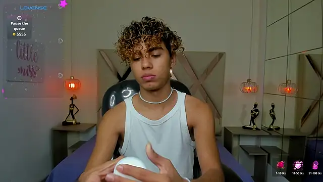 Anyelo_Twink Webcam Show