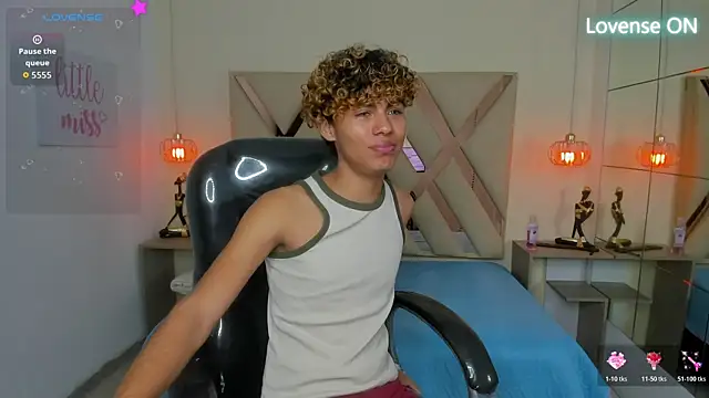 Anyelo_Twink Show in webcam