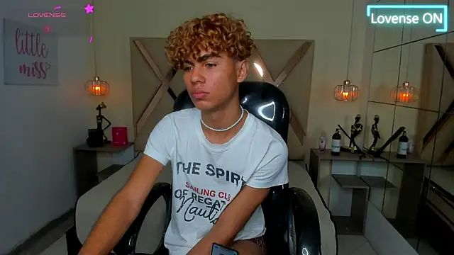 โชว์เว็บแคมของ Anyelo_Twink