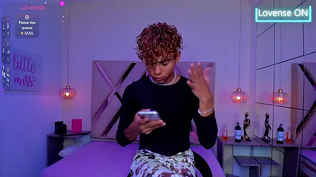 Show modela Anyelo_Twink na web-kameri