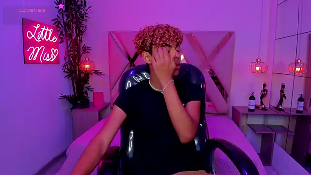 Anyelo_Twink webkamerás műsora