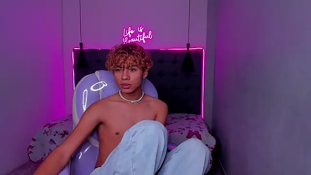 Anyelo_Twink webkamerás műsora