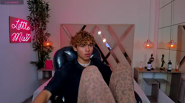 Show modela Anyelo_Twink na web-kameri