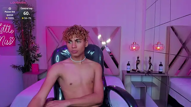 הופעת וובקאם של Anyelo_Twink